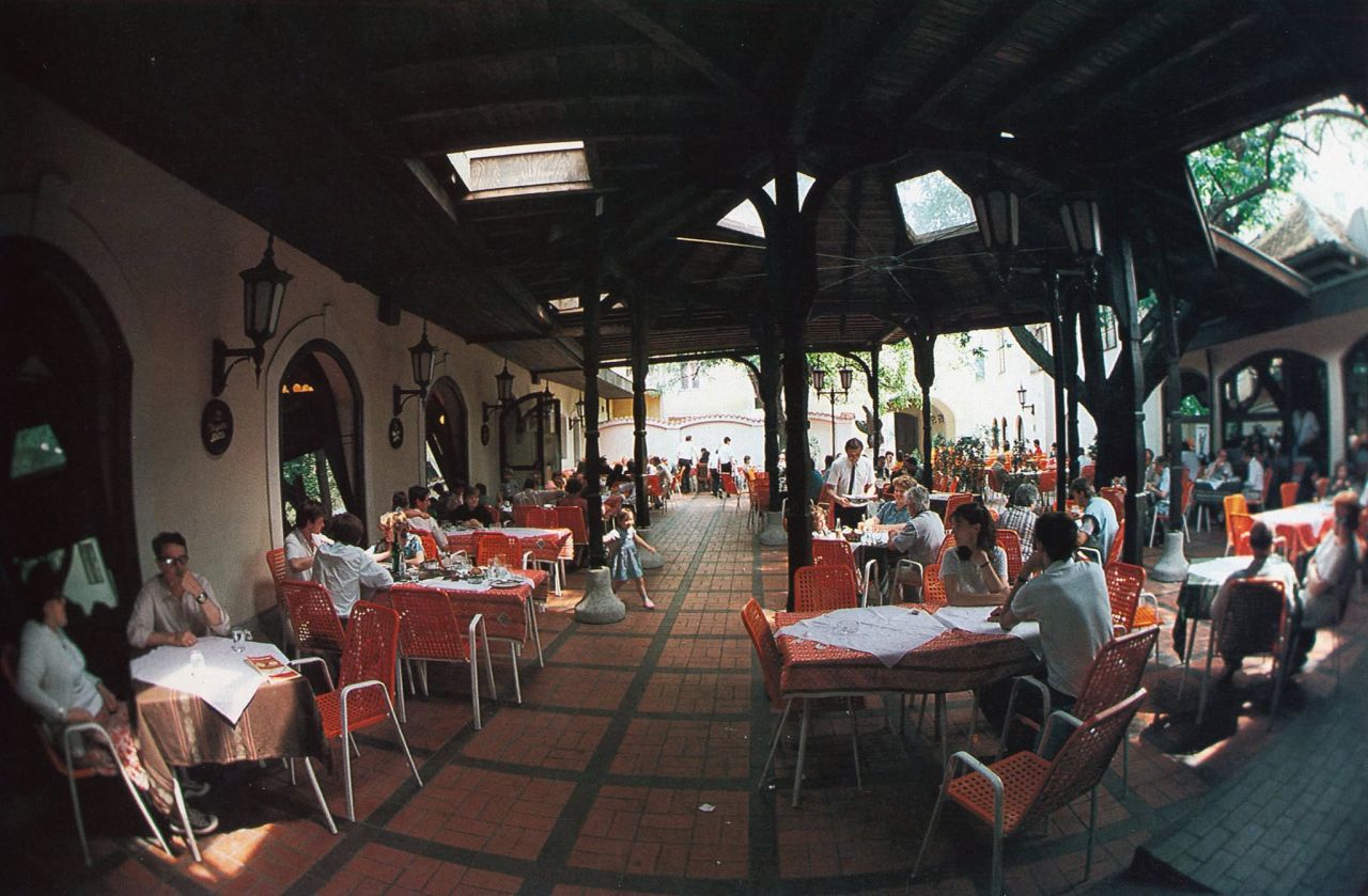 Restauracija 'Kaptolska klet' oko 1985. godine